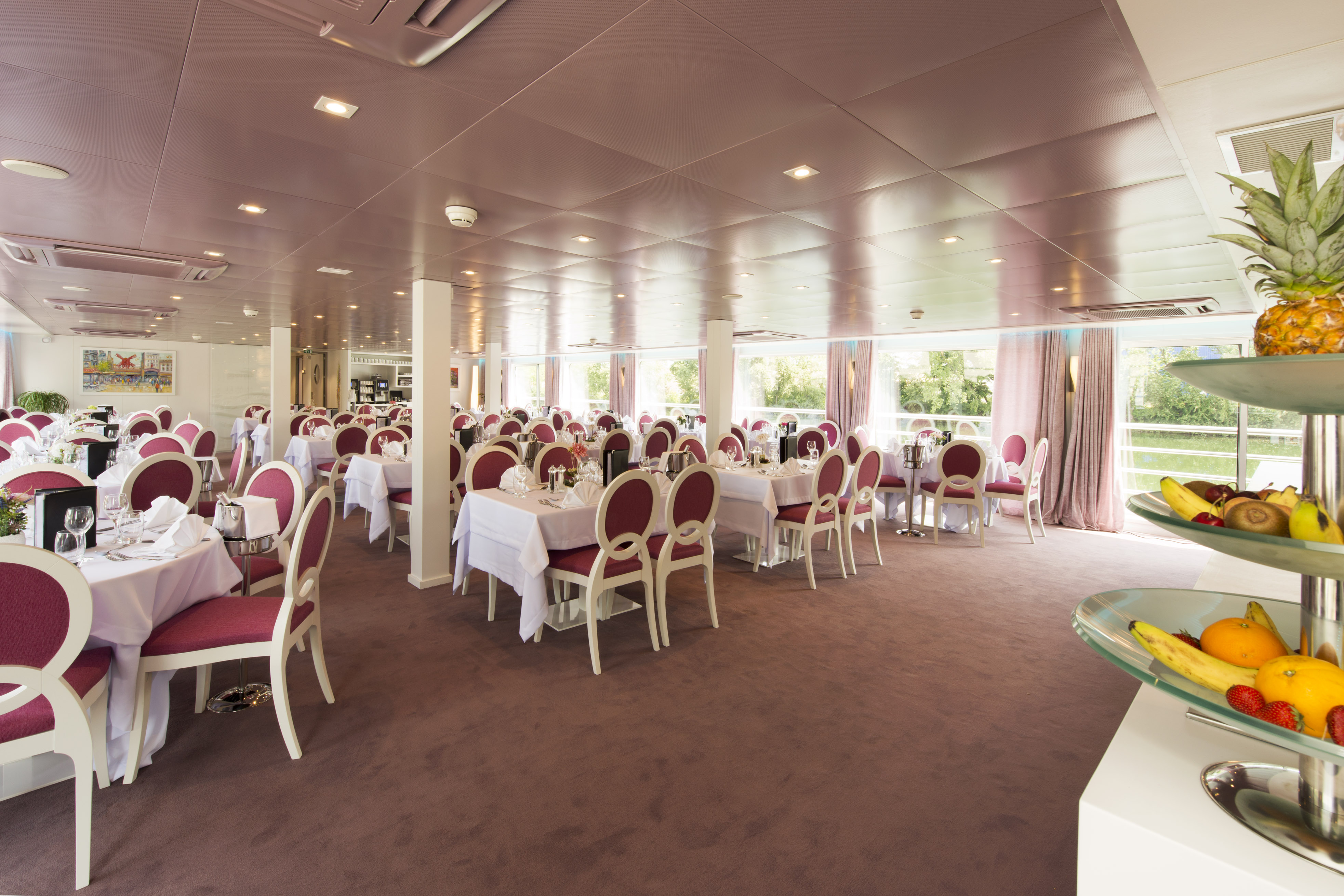 CroisiEurope MS Douce France Restaurant 3.jpg